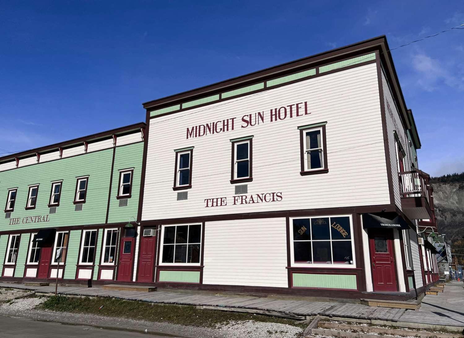 Midnight Sun, A Coast Hotel ドーソン・シティ エクステリア 写真