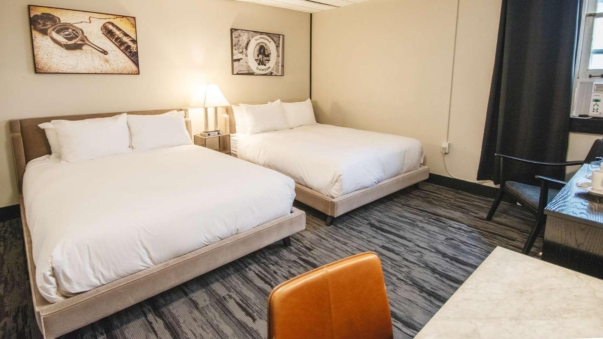 Midnight Sun, A Coast Hotel ドーソン・シティ エクステリア 写真