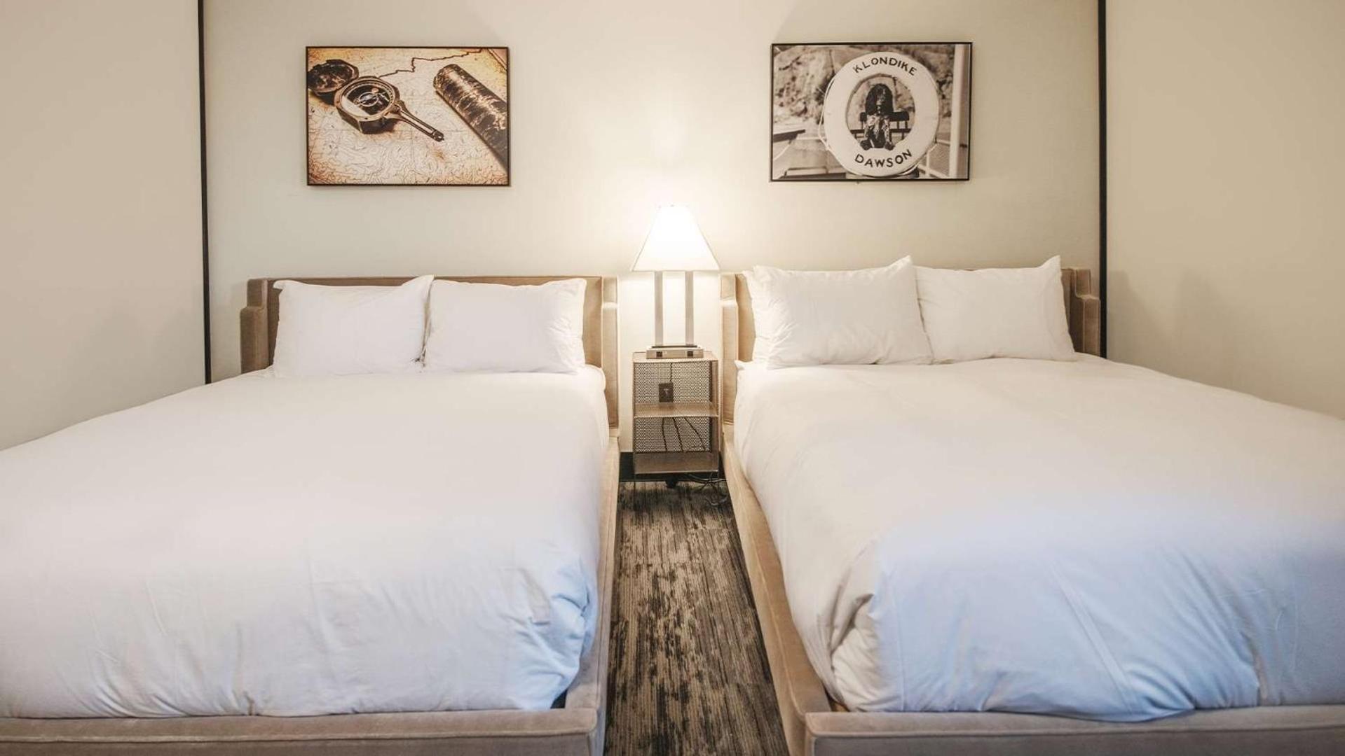 Midnight Sun, A Coast Hotel ドーソン・シティ エクステリア 写真