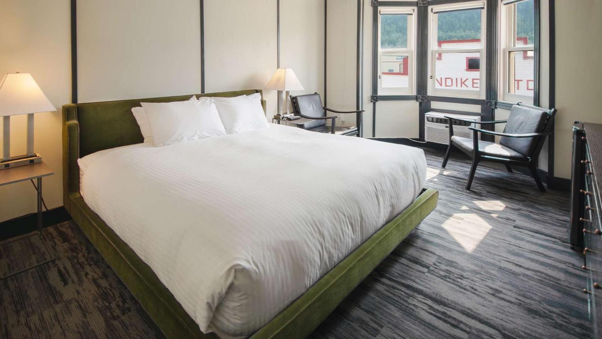 Midnight Sun, A Coast Hotel ドーソン・シティ エクステリア 写真
