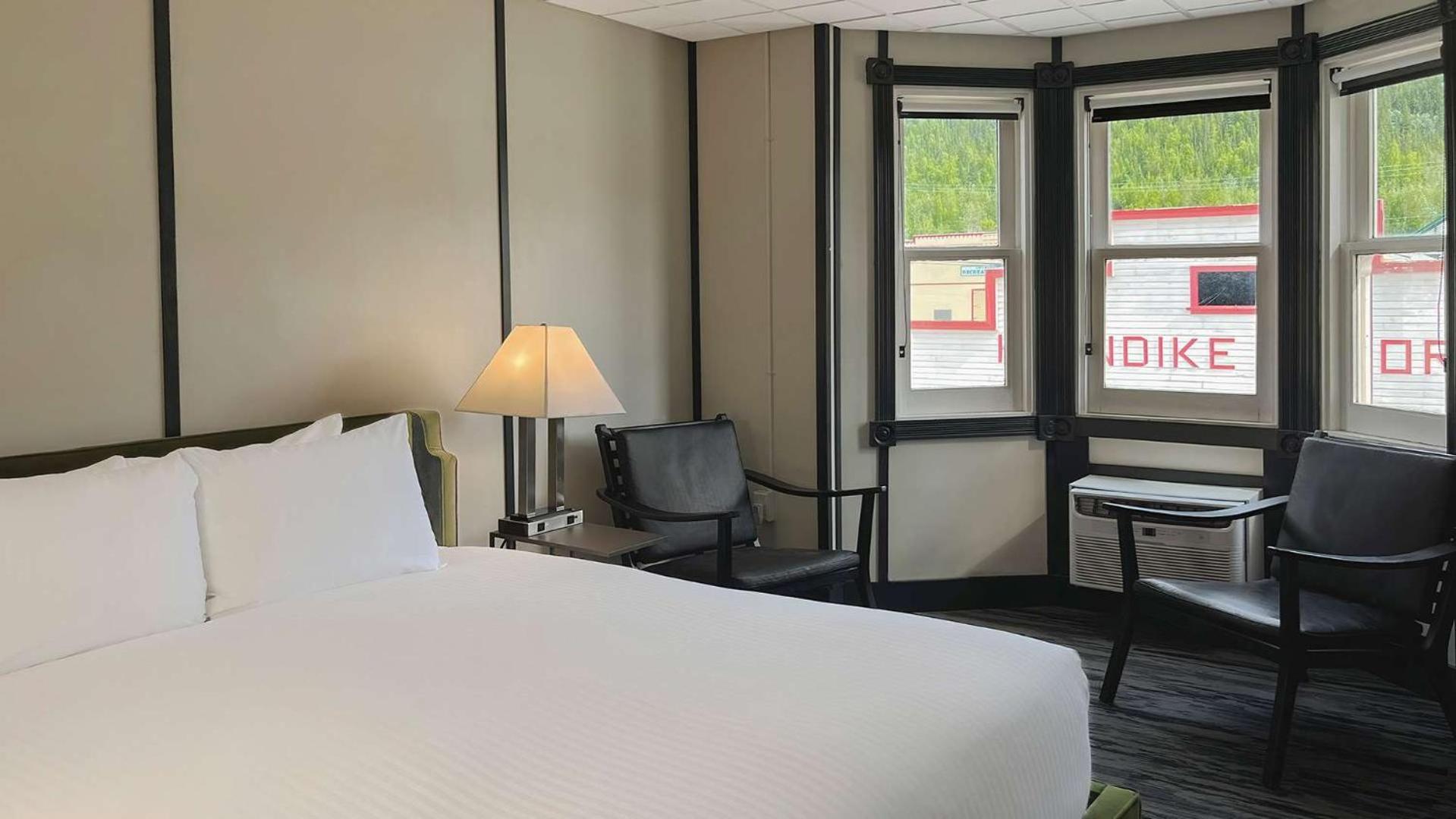 Midnight Sun, A Coast Hotel ドーソン・シティ エクステリア 写真