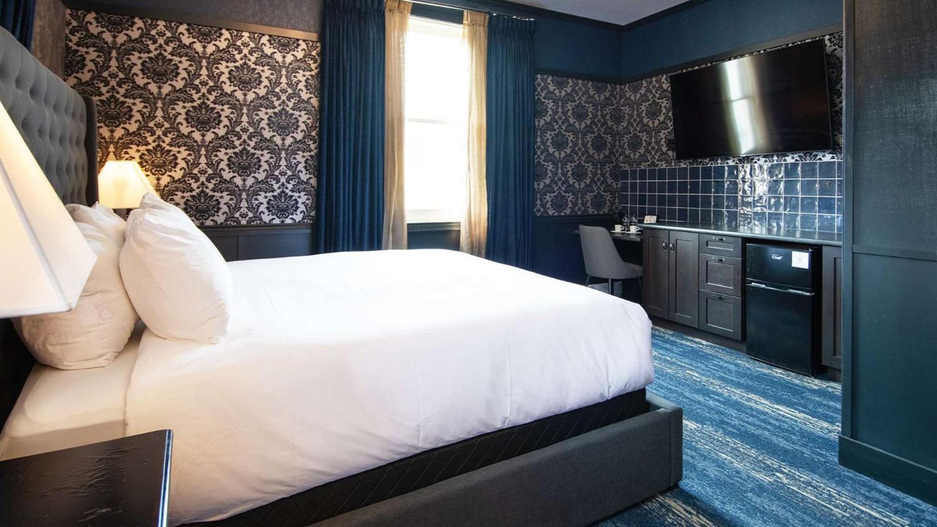 Midnight Sun, A Coast Hotel ドーソン・シティ エクステリア 写真