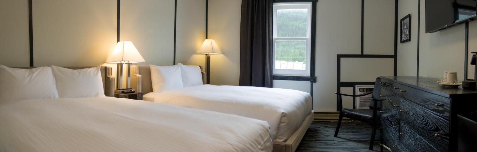 Midnight Sun, A Coast Hotel ドーソン・シティ エクステリア 写真