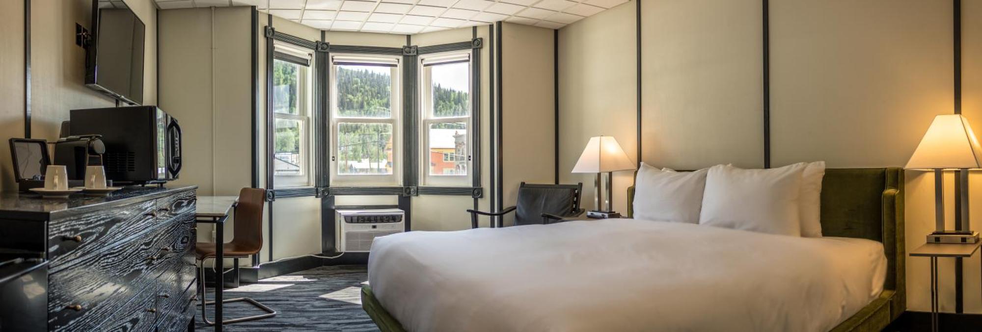 Midnight Sun, A Coast Hotel ドーソン・シティ エクステリア 写真