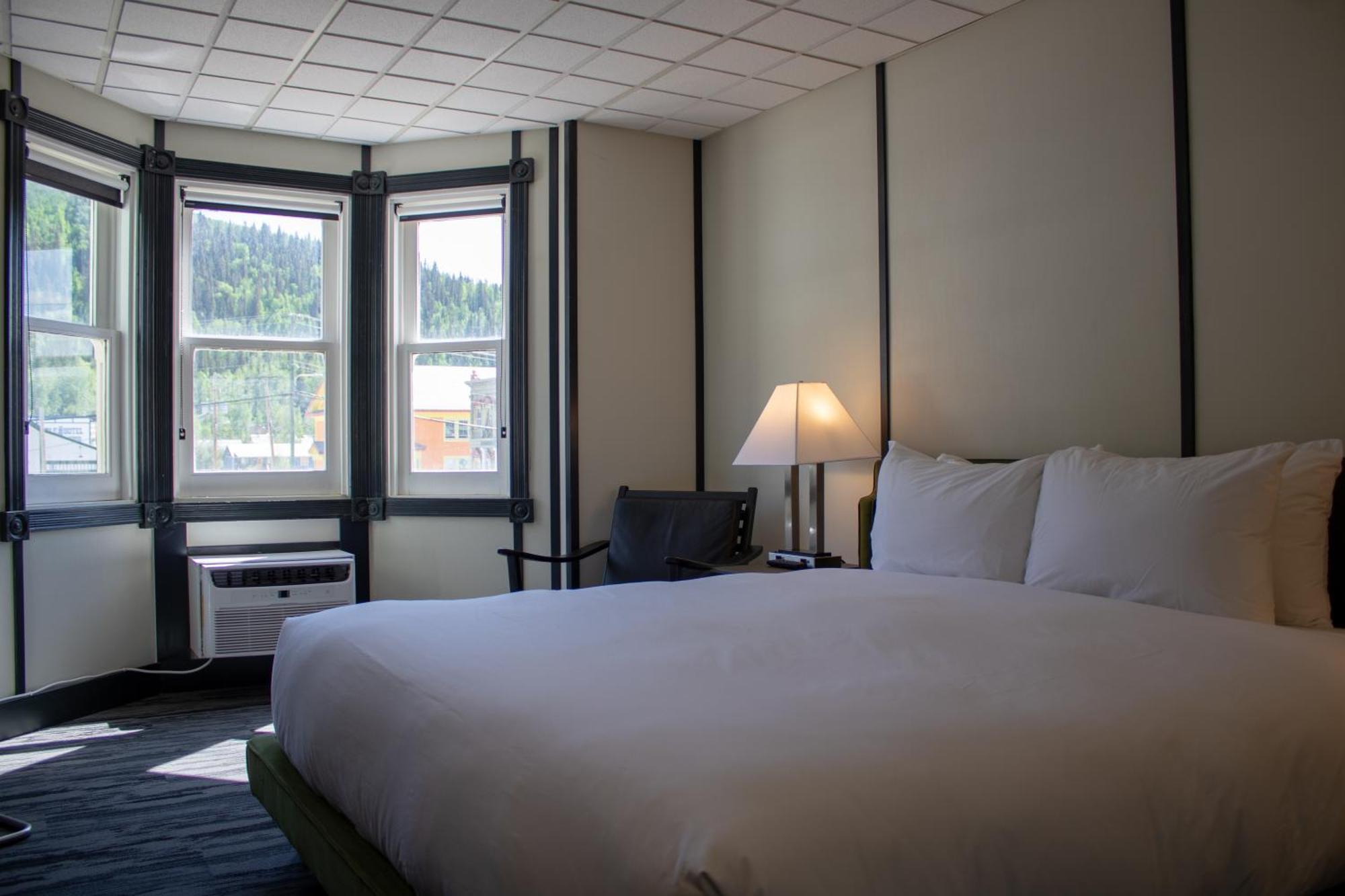 Midnight Sun, A Coast Hotel ドーソン・シティ エクステリア 写真