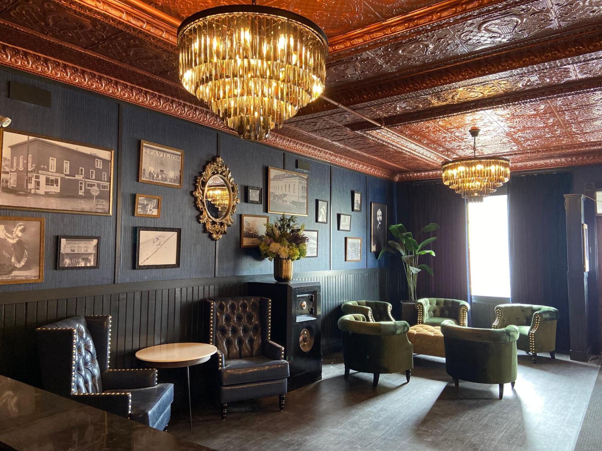 Midnight Sun, A Coast Hotel ドーソン・シティ エクステリア 写真